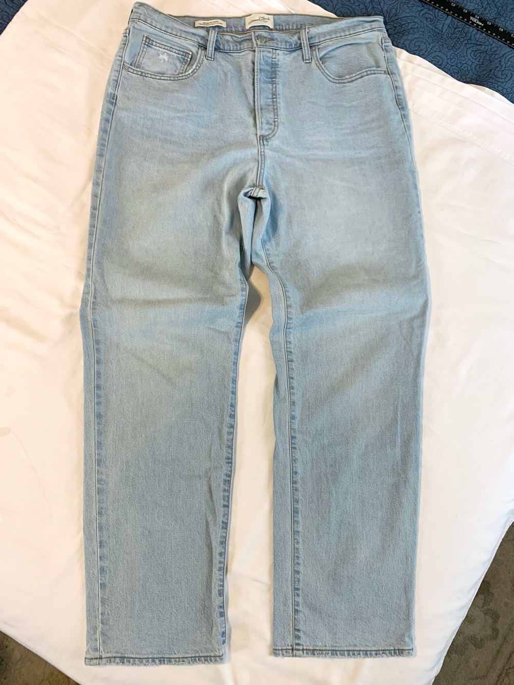 Women’s Universal Threads high rise, straight 90’s Jean. Size 16